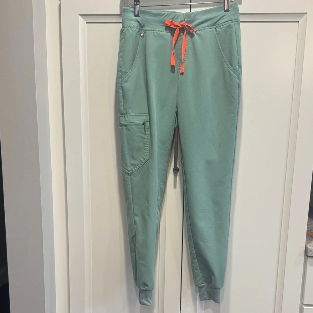 Figs Tech Collection Scrub Pants - Picture 2 of 7